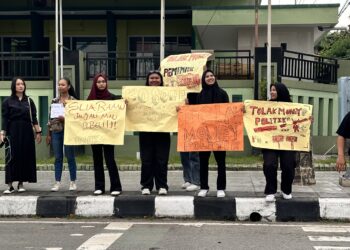 Relawan Mahasiswa Penyelamat Demokrasi di Balikpapan Gelar Aksi Menolak Politik Uang