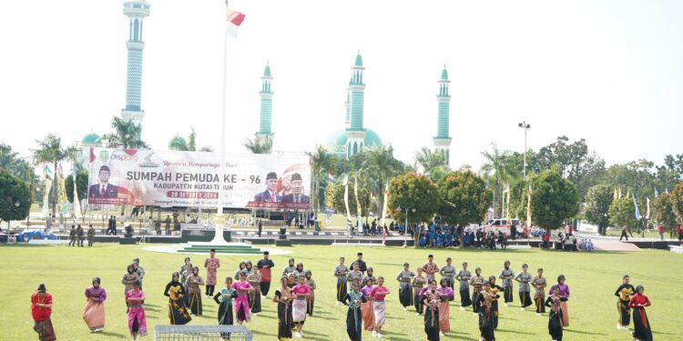 Tarian Kolosal Kalong Banua Meriahkan Hari Sumpah Pemuda di Kutim