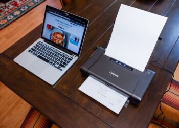 Dispora Kaltim Dorong Produktivitas Karang Taruna dengan Bantuan Laptop dan Printer