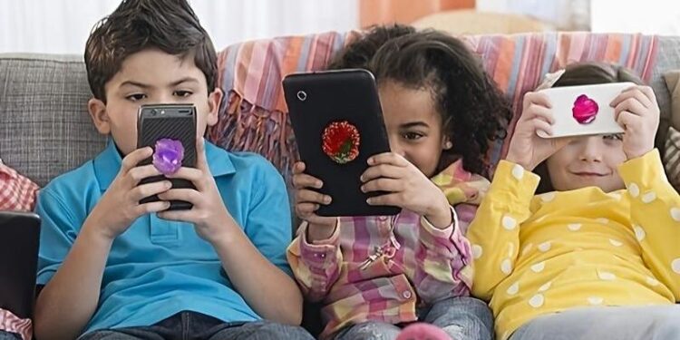 Kemajuan Teknologi Picu Kecanduan Gadget di Kalangan Generasi Muda