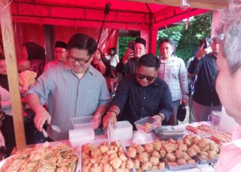 War Takjil Perdana di Kukar, Wabup Rendi Solihin Turun Langsung Melayani Warga