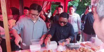 War Takjil Perdana di Kukar, Wabup Rendi Solihin Turun Langsung Melayani Warga