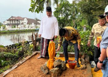 Tradisi Tempong Tawar Resmikan Pembangunan Jembatan Baru di Tenggarong