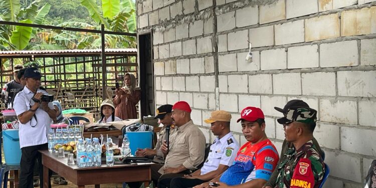 Bupati Kukar Panen Jagung dan Ikan Bersama Poktan Tri Rukun di Maluhu