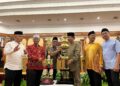Camat Loa Janan Terima Piala Tetap Setelah Tiga Kali Berturut-Turut Raih Juara Umum MTQ