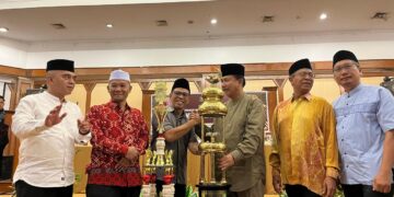 Camat Loa Janan Terima Piala Tetap Setelah Tiga Kali Berturut-Turut Raih Juara Umum MTQ