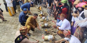 BEM Unikarta Bersama Dispar Kukar Angkat Kembali Budaya Lewat Festival Nasi Bekepor