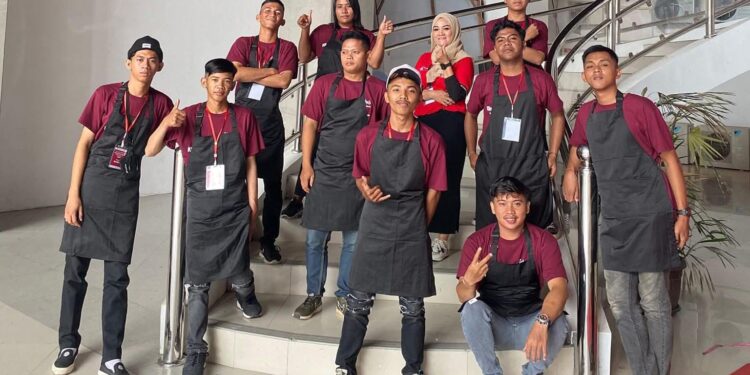 Peserta Klinik WPM Kukar mengikuti pelatihan barista dan teknik roasting kopi lokal