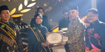 Kepala Dispora Kukar, Aji Ali Husni, saat memberikan pembekalan kepada calon peserta Anugerah Inspirasi Pemuda Kaltim 2026