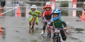 Anak-anak antusias mengikuti latihan pushbike yang digelar Dispora Kukar di area Stadion Aji Imbut