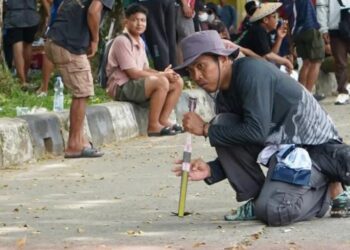 Kegiatan Festival Olahraga Tradisional di Sungai Bawang yang melibatkan komunitas Dayak Kenyah dan Galtim