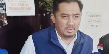 Dery Wardhana memberi arahan pada peserta pelatihan wirausaha disabilitas.