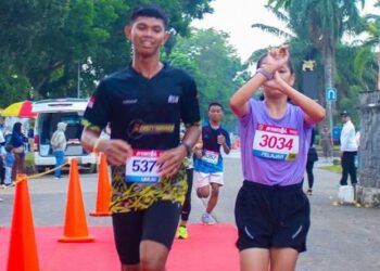 Komunitas pelari Kukar menggelar latihan bersama di kawasan Tenggarong