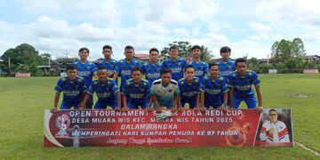 Para pemain Redi Cup 2025 bersiap memulai pertandingan di lapangan Muara Wis