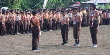 Contoh dokumentasi kegiatan Pramuka yang tersusun rapi sebagai bukti penilaian