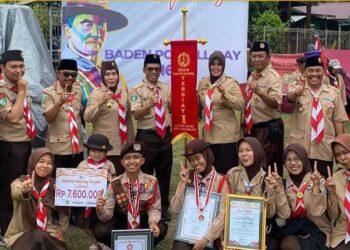 Aksi Pramuka Peduli Loa Janan saat melakukan kegiatan sosial di wilayah kecamatan