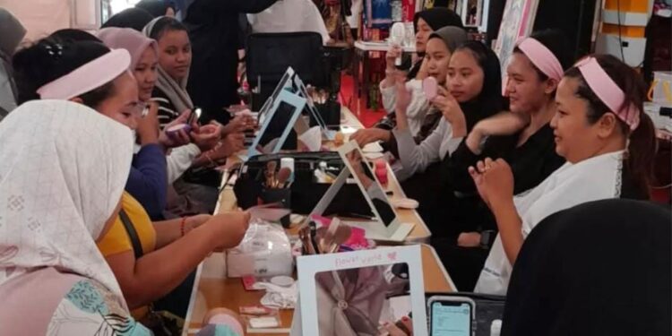 Peserta WPM mengikuti sesi pelatihan kewirausahaan di Dispora Kukar