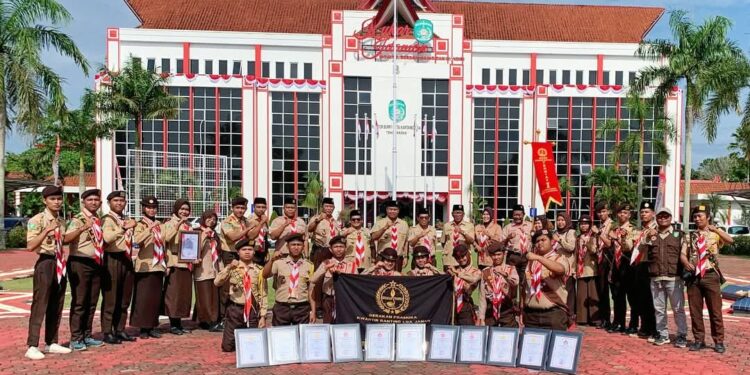 Anggota Pramuka Loa Janan mengikuti kegiatan pembinaan di tingkat kabupaten