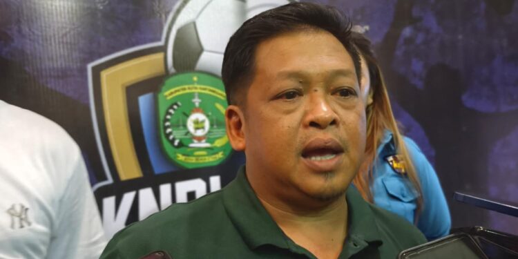 Kepala Dispora Kukar Aji Ali Husni memantau perkembangan persiapan atlet menuju POPPROV 2026