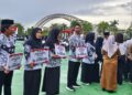 Para guru pemenang lomba pickleball berpose usai menerima penghargaan