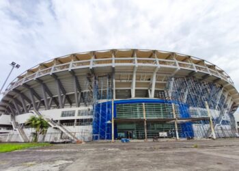 Tahap pengecatan menjadi langkah pertama renovasi Stadion Aji Imbut