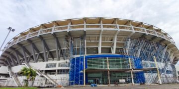 Tahap pengecatan menjadi langkah pertama renovasi Stadion Aji Imbut