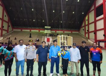 Peserta Kejuaraan Voli KNPI Kukar 2025 saat berlaga di babak penyisihan