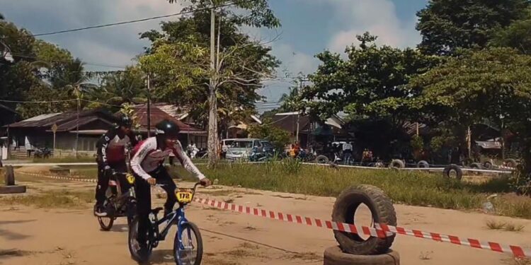 Peserta pelatihan atlet sepeda mengikuti sesi teknis di bawah bimbingan ISSI Kukar
