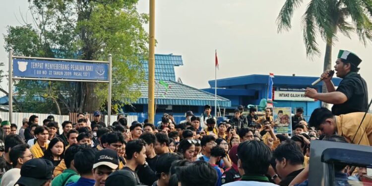 500 Massa ARAK Kepung Pendopo Odah Etam, Soroti Ketimpangan hingga Desak RUU Perampasan Aset